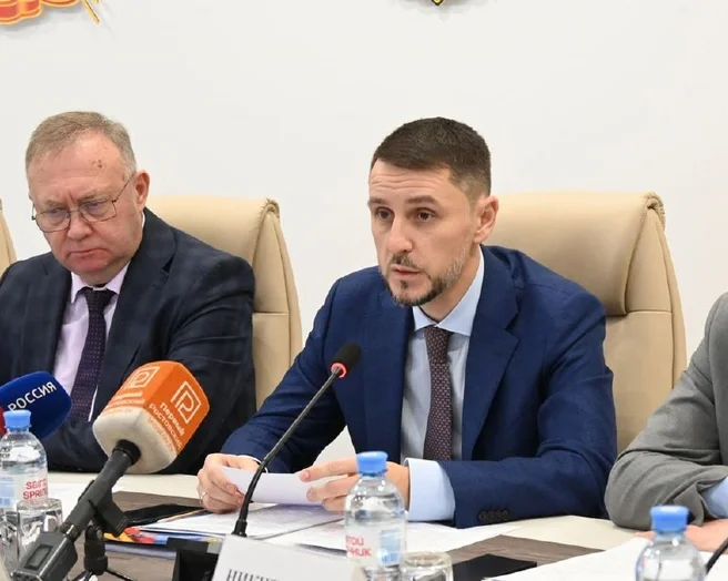 В Питер на работу уехал замгубернатора Ростовской области Хохлов