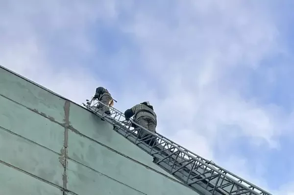 Пять работников стеклотарного завода в Каменске-Шахтинском попали в больницу после пожара