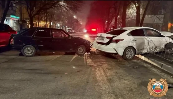 В Ростове 15-летний подросток на Hyundai Solaris спровоцировал ночное ДТП