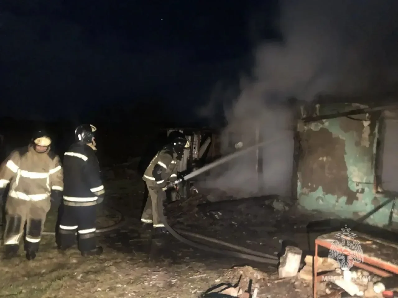 Спасатели нашли четыре тела на пепелище под Ростовом