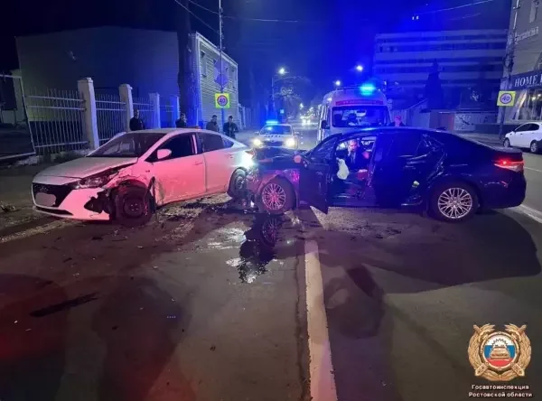 Ночная авария на Театральном проспекте в Ростове привела к травмам пассажиров