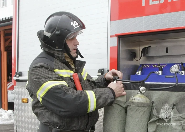 Спасатели вытащили из огня и металла пятерых ростовчан за одни сутки