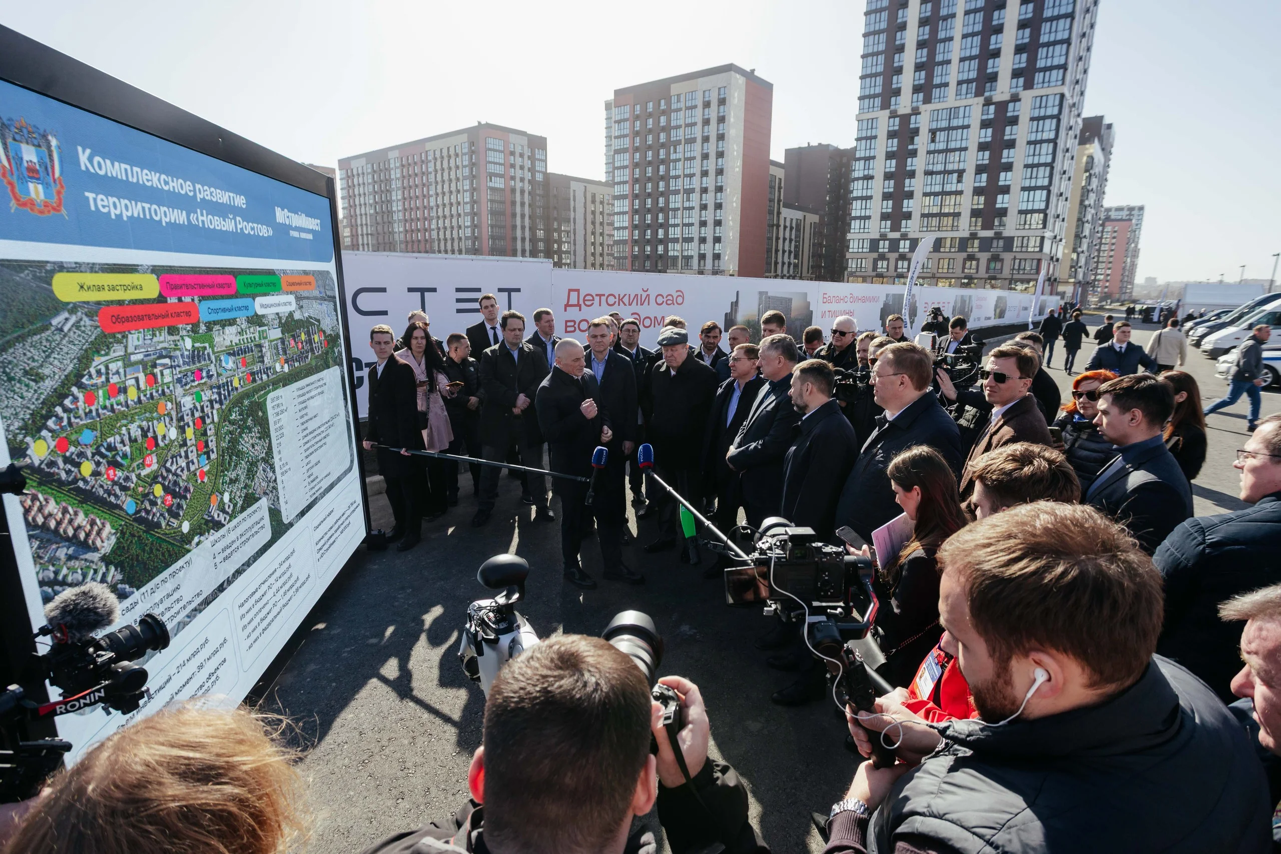 Владимир Якушев и Марат Хуснуллин посетили территорию комплексного развития «Новый Ростов»