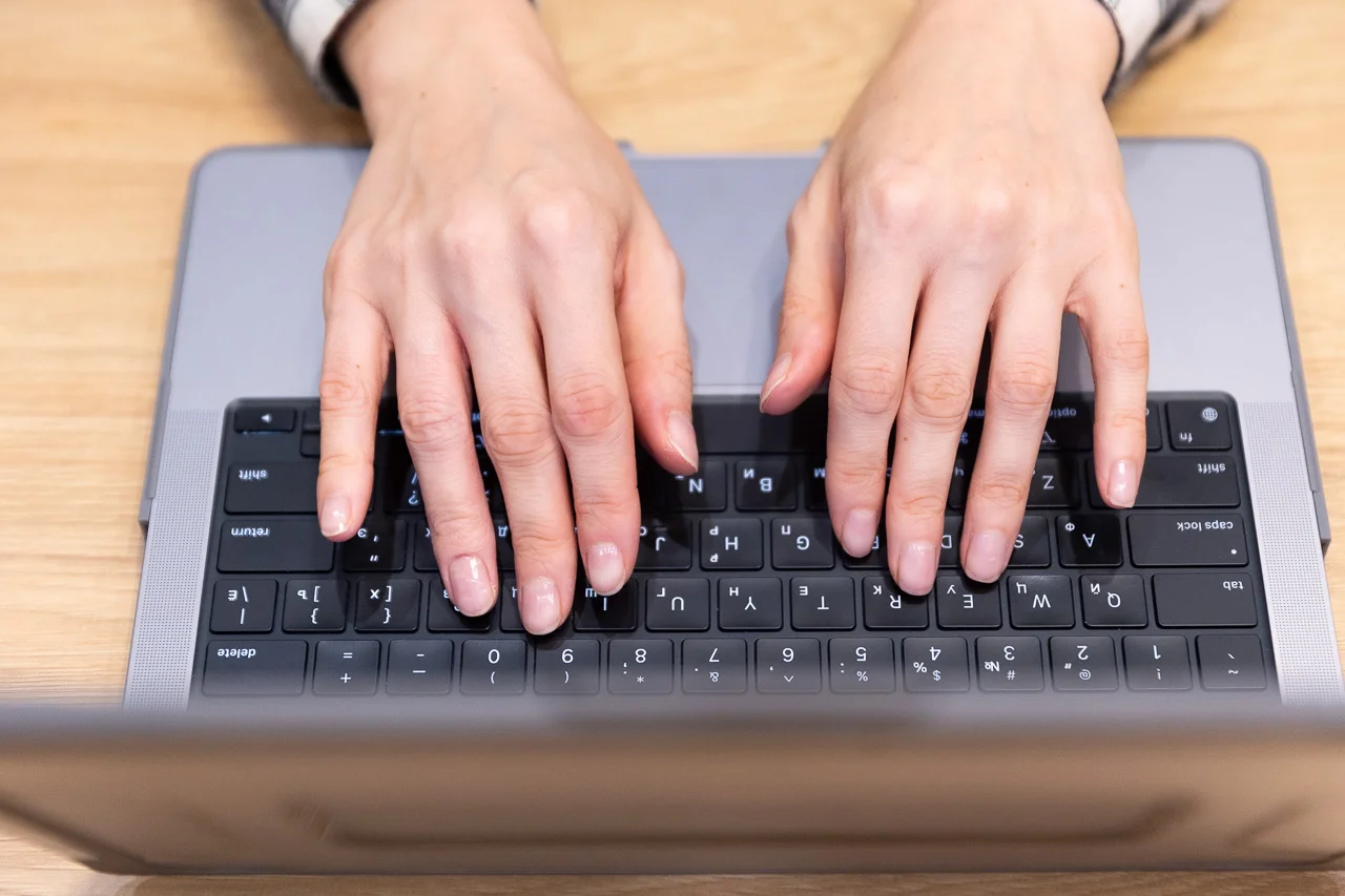 Эксперт рассказал, можно ли взломать телефон через приложение для робота-пылесоса