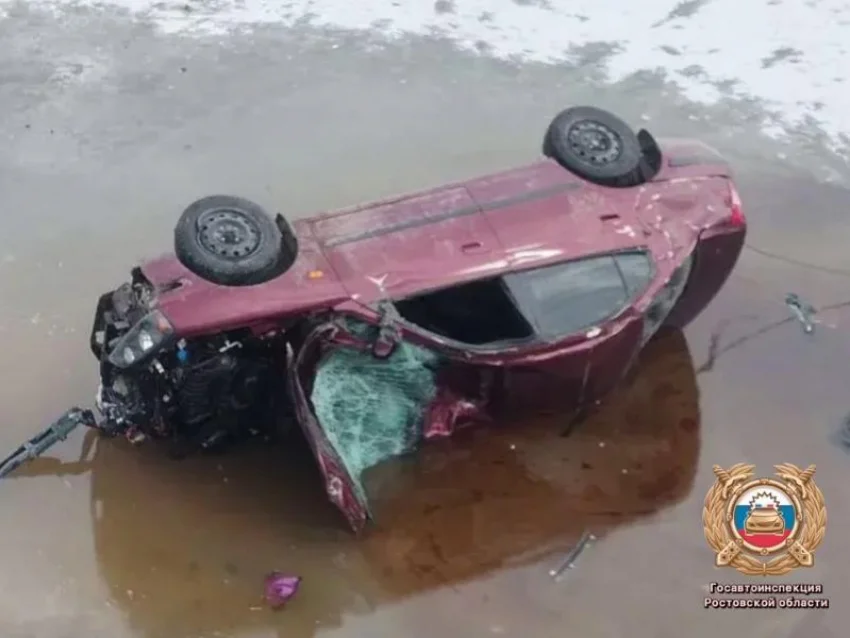 На трассе «Кашары — Морозовск» автомобиль упал в воду, водитель умер