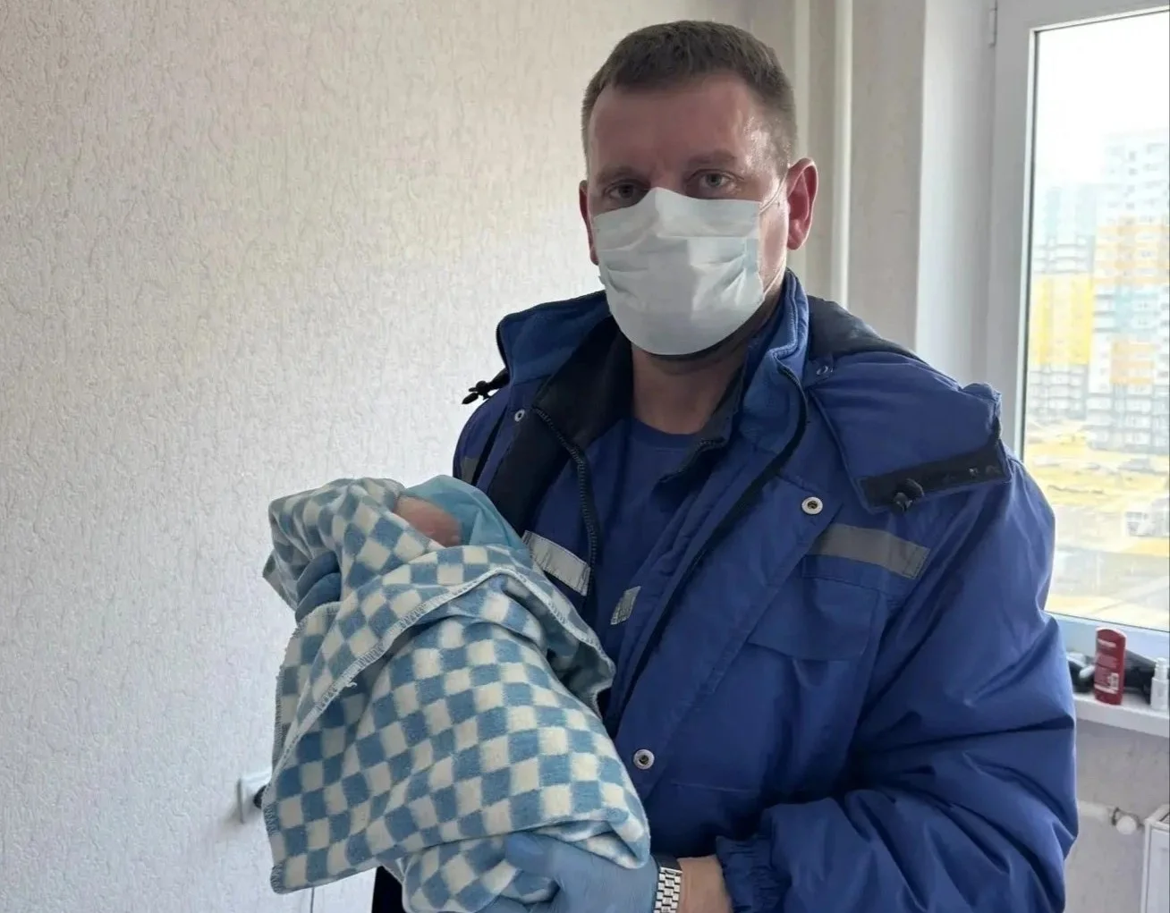 Фельдшеры ростовской скорой впервые приняли роды на дому у пациентки