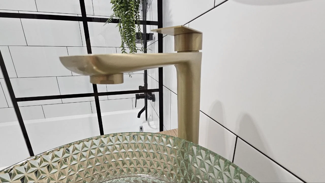 Авария на водоводе в Ворошиловском районе Ростова испортила 8 Марта