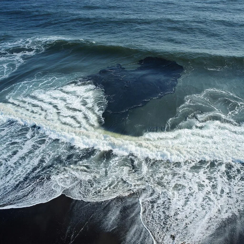 Не опять а снова: в Черном море у Анапы зафиксировано нефтяное пятно