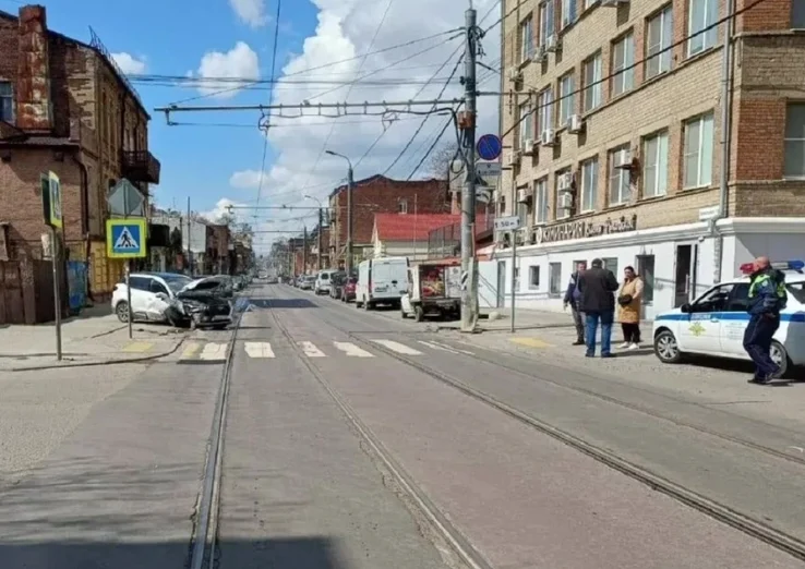 В Ростове в ДТП в центре пострадали четырехлетний ребенок с мужчиной