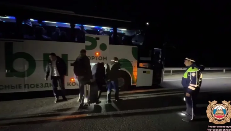 ДПС помогла 36 пассажирам сломанного автобуса на трассе М-4