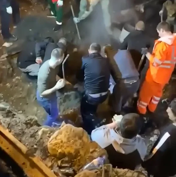 В Туапсе вторые сутки ищут девочку под завалами дома