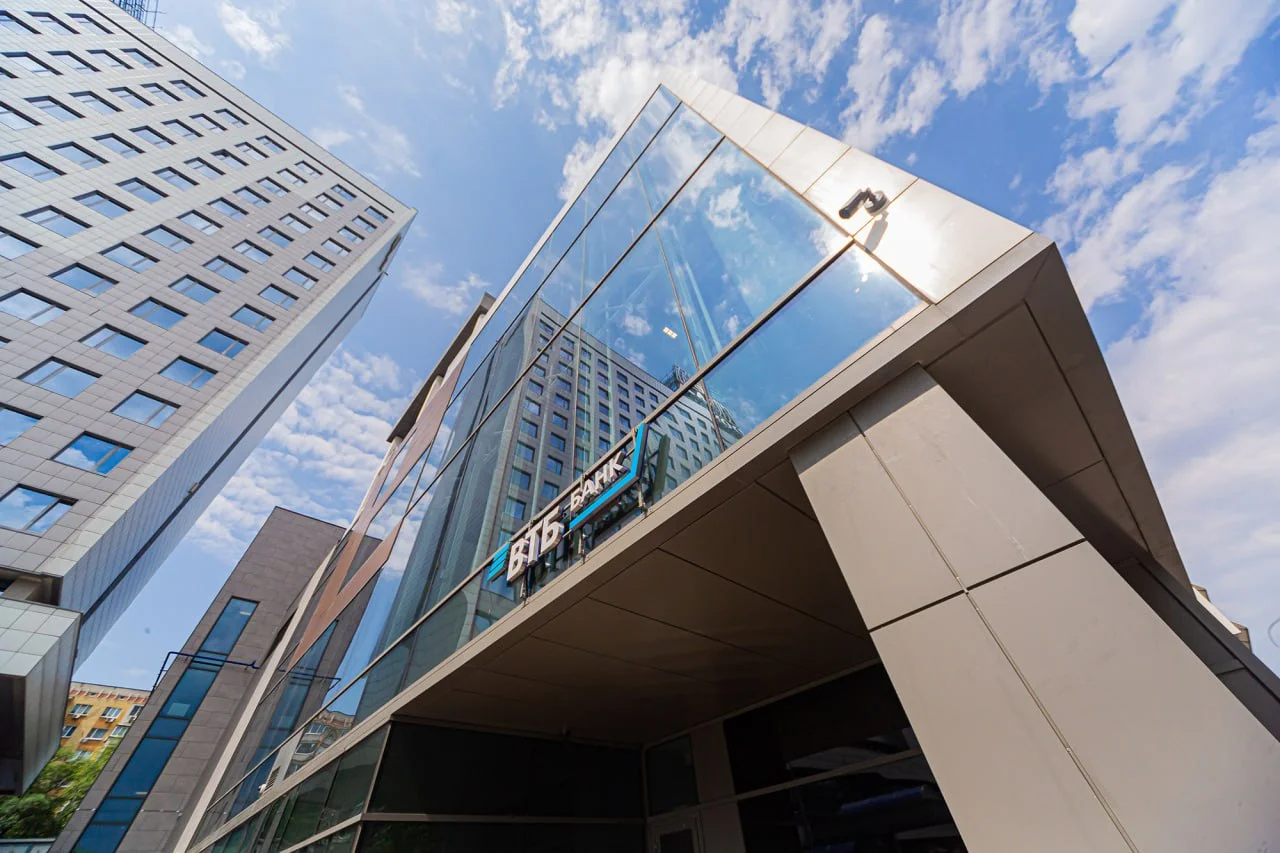 В ВТБ призвали к партнерству с Китаем для развития суверенного ИИ