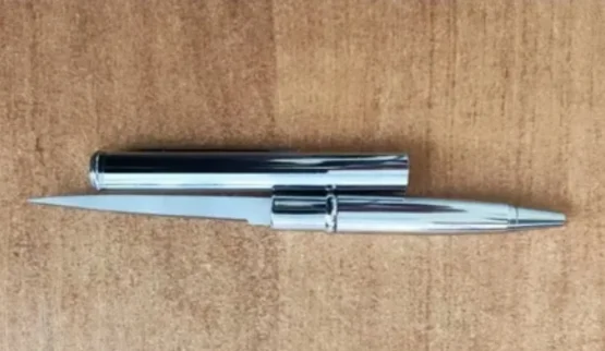 Ростовчанке не дали пронести в суд нож, замаскированный под авторучку