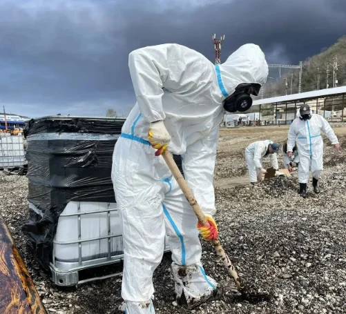 Разлив нефтепродуктов в Туапсе может дойти до Ростовской области