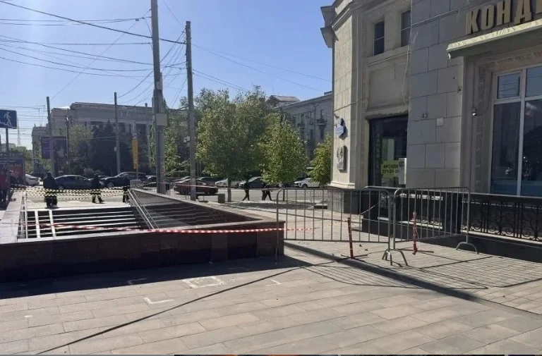 В Ростове устранили ЧП с обрушением шпиля с ротонды на крыше