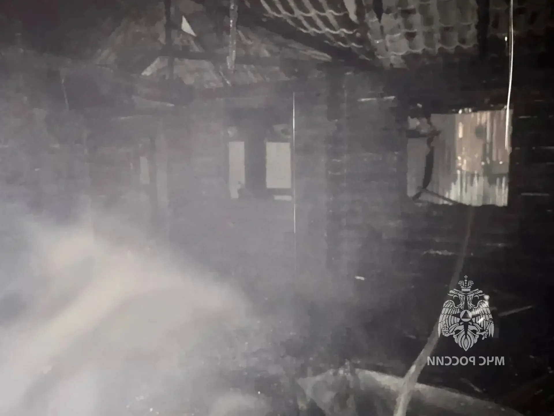 В Ростове мощно горел банный комплекс на Западном, пожар потушили