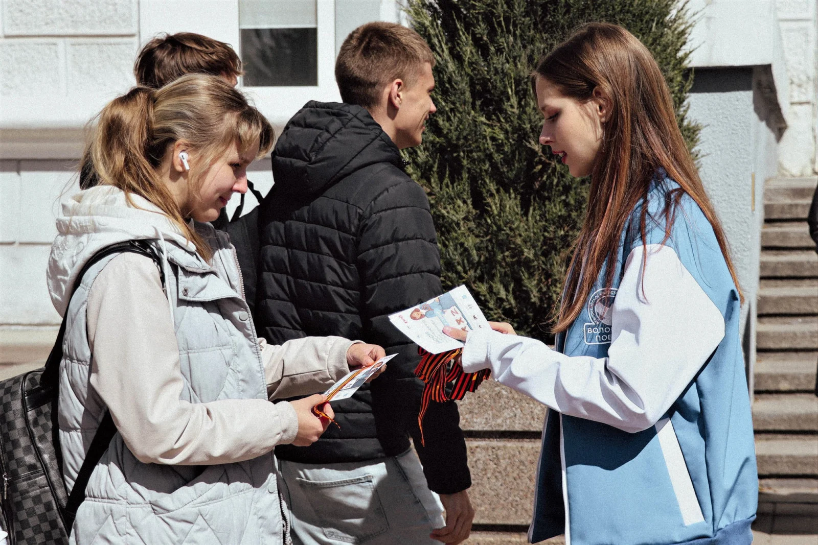 На Дону проходит акция «Георгиевская лента» к Дню Победы