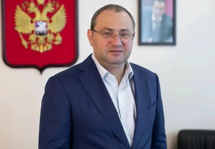 Килограмм золота и недвижимость: у министра здравоохранения Кубани изъяли богатство