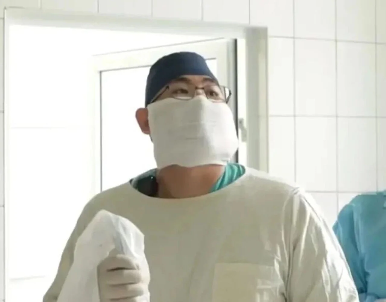 Россиянину врачи пересадили часть ноги в руку