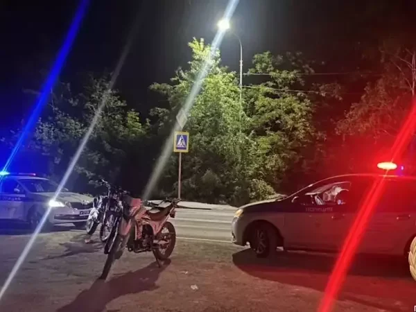 В Ростове четверо подростков пострадали в ДТП с питбайками