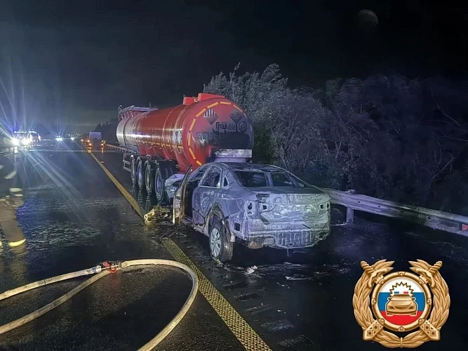Водителя госпитализировали после удара с Mercedes на трассе М-4 Дон