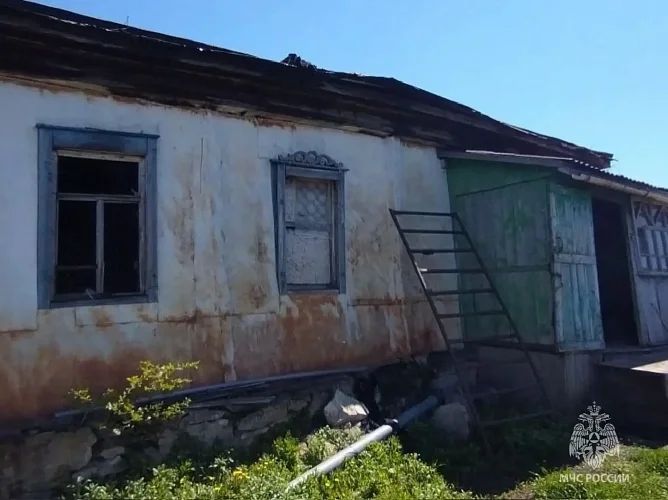 В Верхнедонском районе при пожаре в частном доме погиб 58-летний мужчина