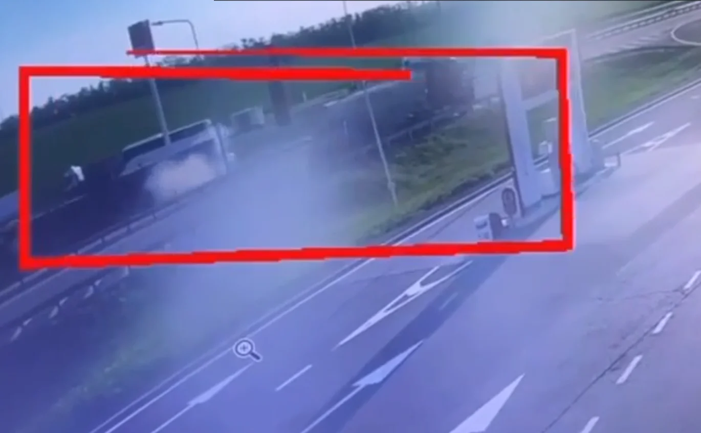 На видео сняли момент смертельного ДТП на трассе под Ростовом