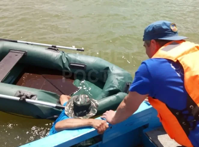 Рыбака вытащили из воды после пробоины в лодке на Весёловском водохранилище