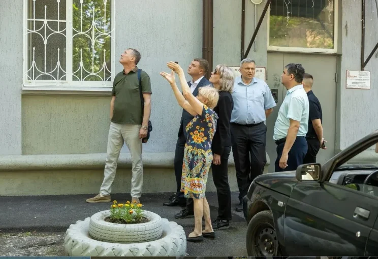 Глава Таганрога контролирует восстановление домов после атак БПЛА