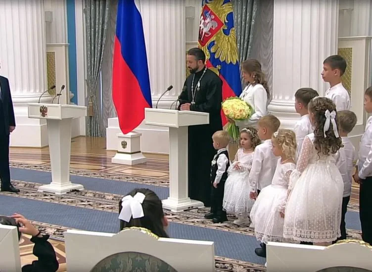 Многодетная семья из Волгодонска награждена орденом в Кремле