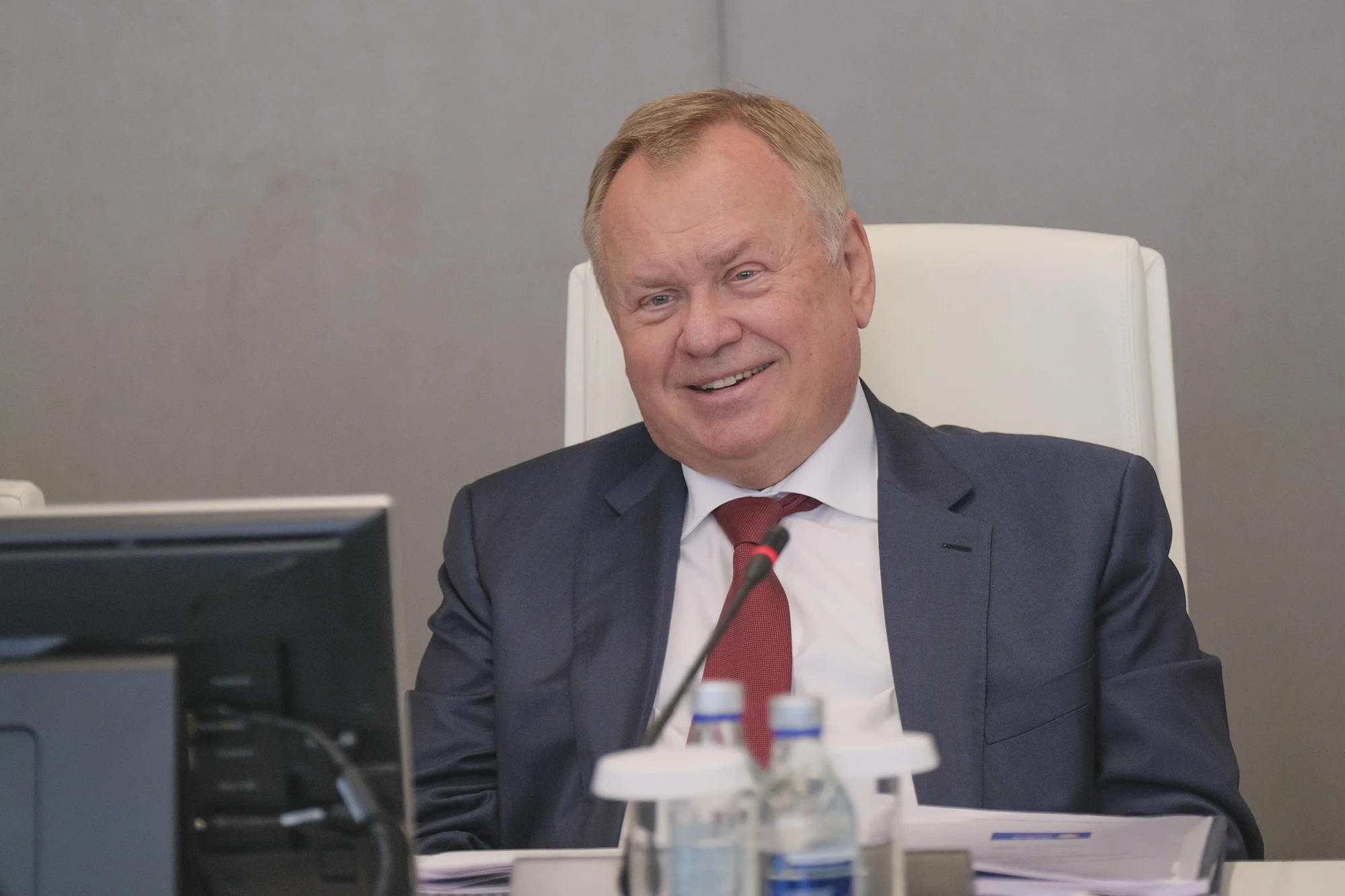 «Ставки пойдут вниз, экономика оживёт»: Андрей Костин назвал лучший способ сбережения денег