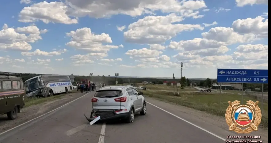 В Матвеево-Курганском районе в ДТП с автобусом погиб водитель легковушки