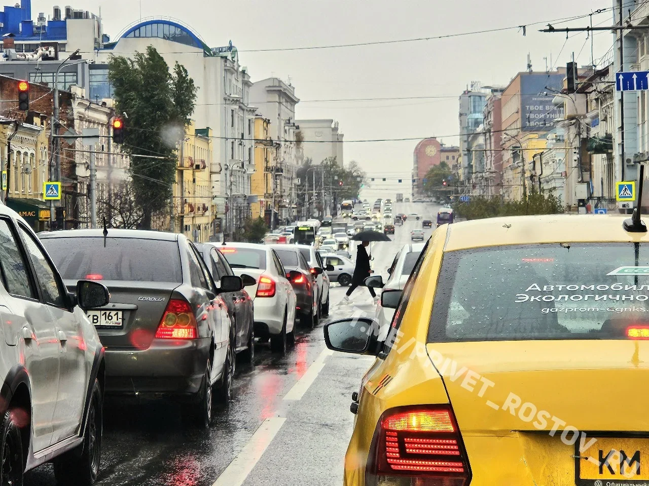 В Ростове взлетели дождевые тарифы на такси утром 5 июня