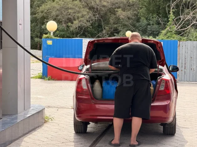 В Ростовской области ввели лимит на покупку бензина до 30 литров в руки
