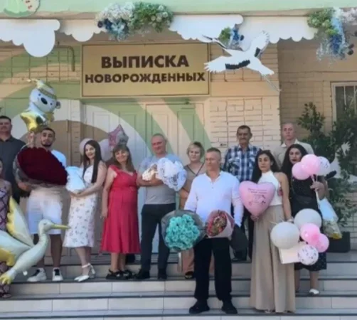 Мама и дочь в Ростове родили детей с разницей в один день и вместе выписались