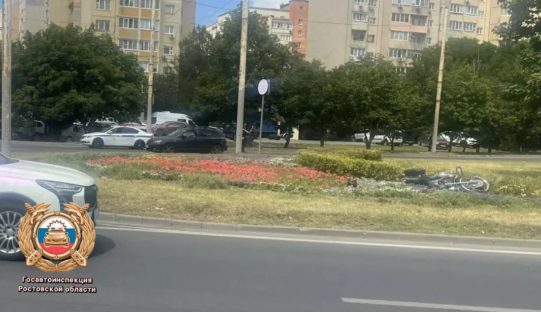 Байкер на «Харлей Дэвидсон» умер после наезда на бордюр в Ростове
