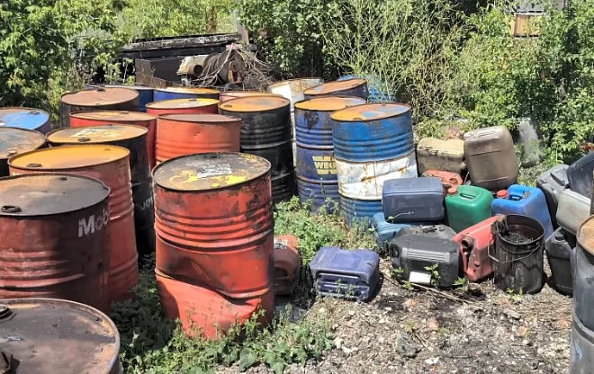 В Новошахтинске завели дело после загрязнения земли нефтепродуками