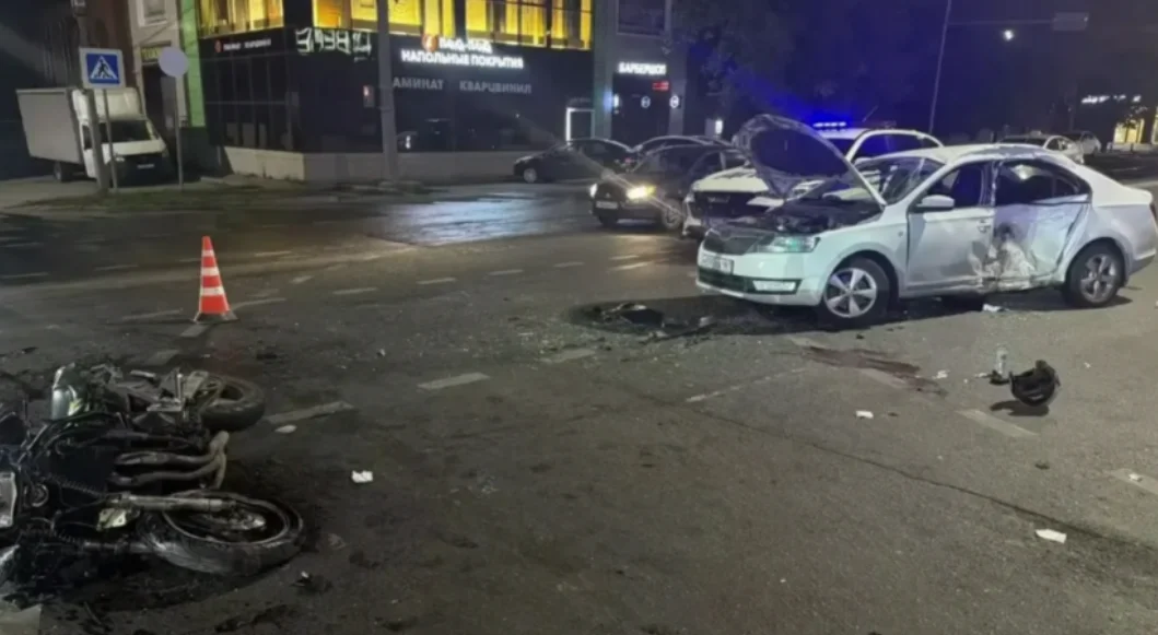 Перекресток в Ростове стал местом трагедии для 27-летнего водителя Suzuki