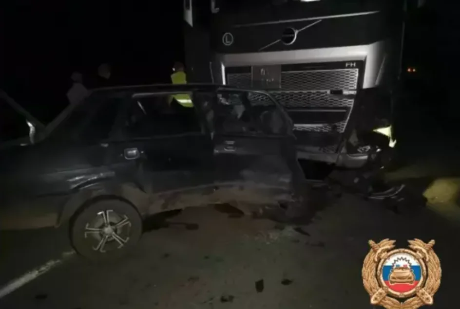 40-летний водитель погиб в аварии с фурой в Морозовском районе