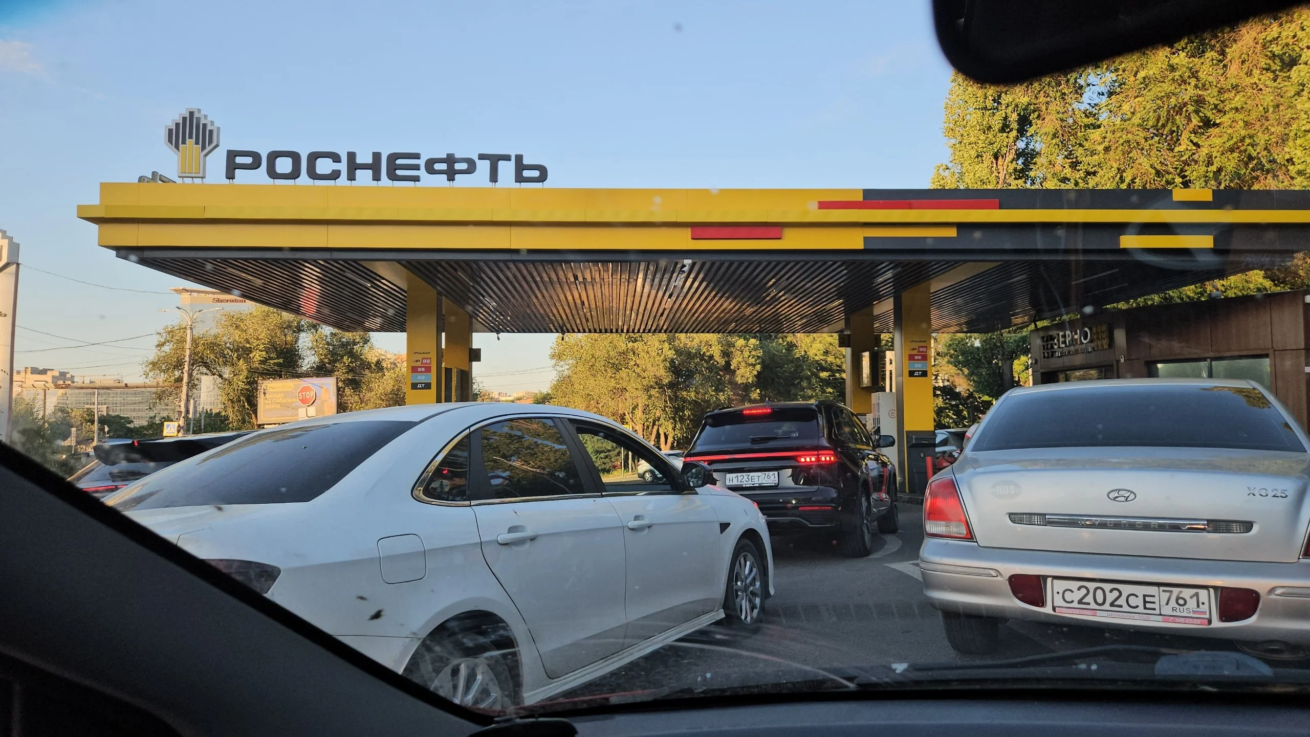 В Ростовской области заявили о снижении цен на АИ-98 и солярку