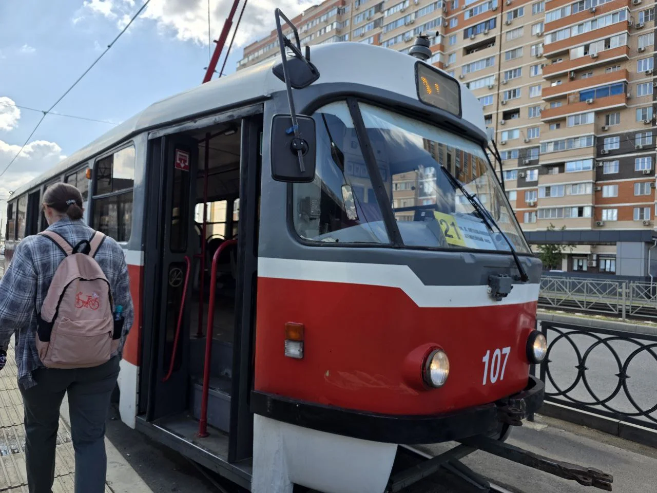 Ураган в Ростове парализовал транспорт. Трамваи и троллейбусы теперь не работают