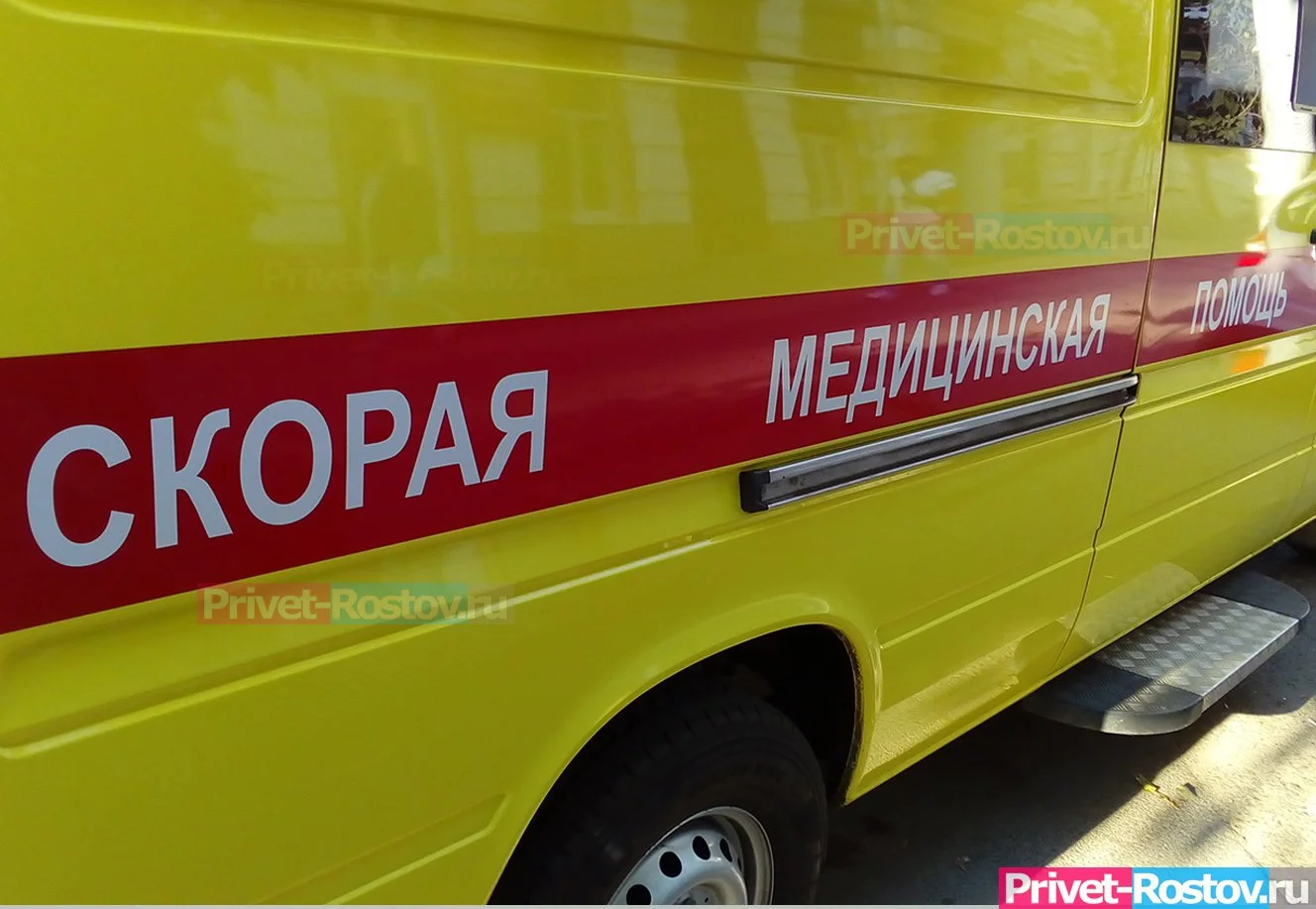 В Ростове скорая помощь перевернулась после столкновения с BMW
