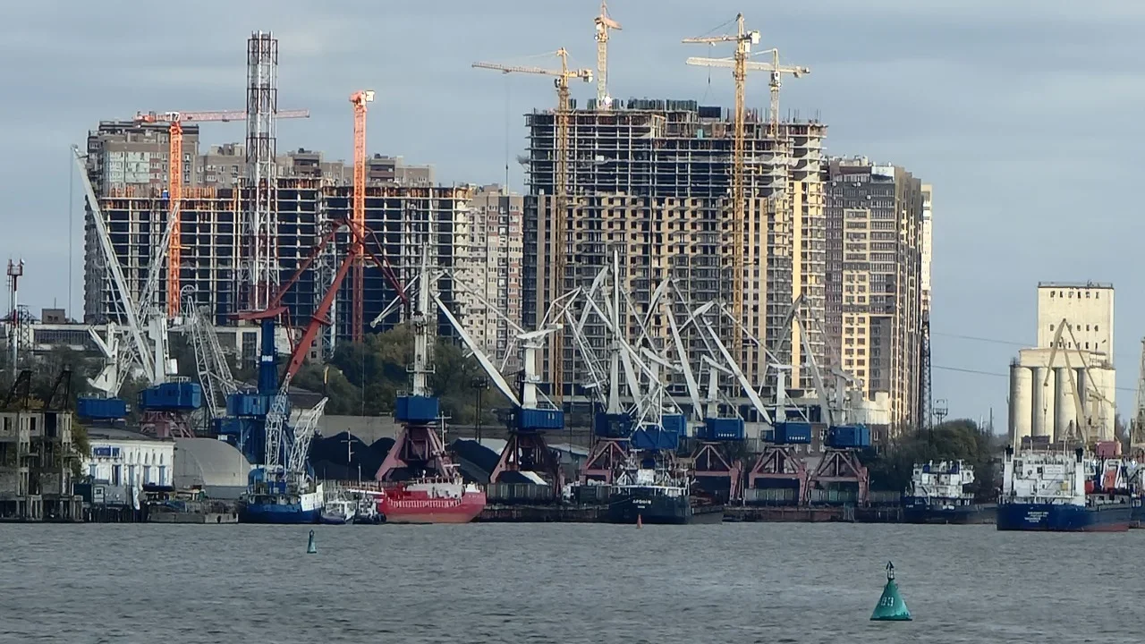 Грузы в Новороссийск временно ограничили после ночной атаки на Кубань