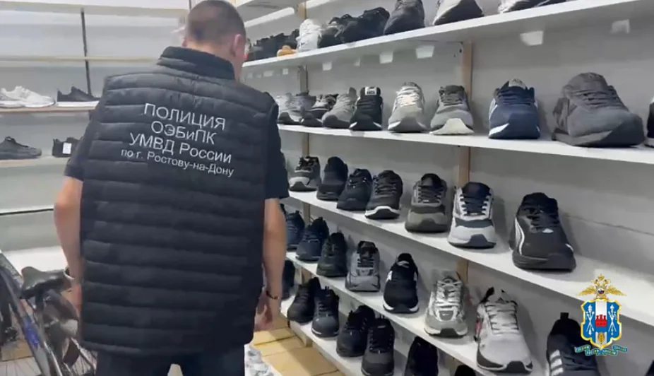 В Ростове на рынке «Темерник» изъяли сотни единиц контрафактной одежды и обуви