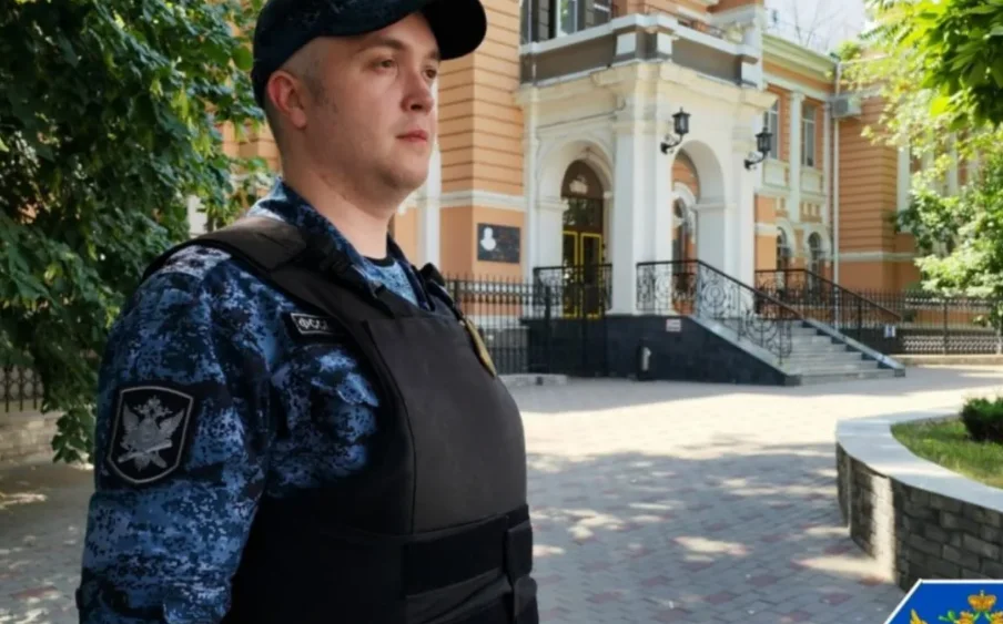 Судебный пристав из Ростовской области спас жизнь незнакомой женщине