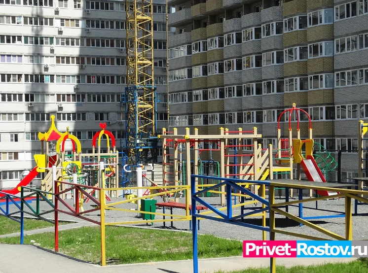 Подростки устроили посиделки на крыше в заброшке на Суворовском