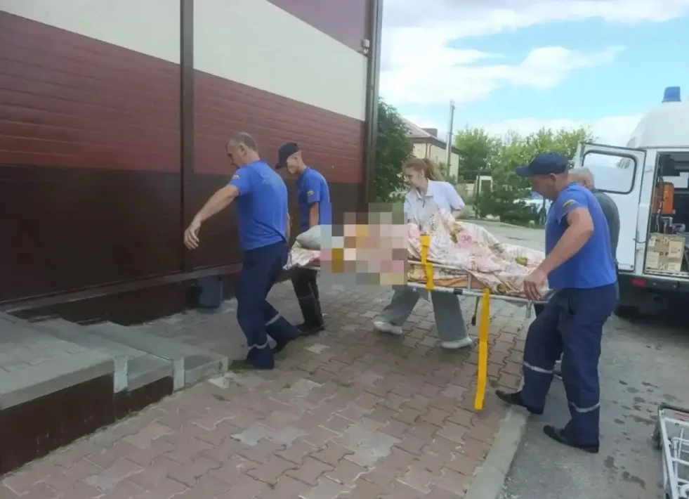 Спасатели пришли на помощь медикам в двух районах Ростовской области