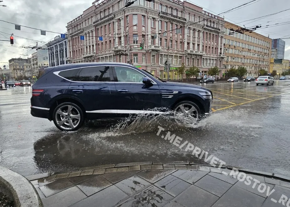Дожди с грозами придут в Ростовскую область, объявлено штормовое