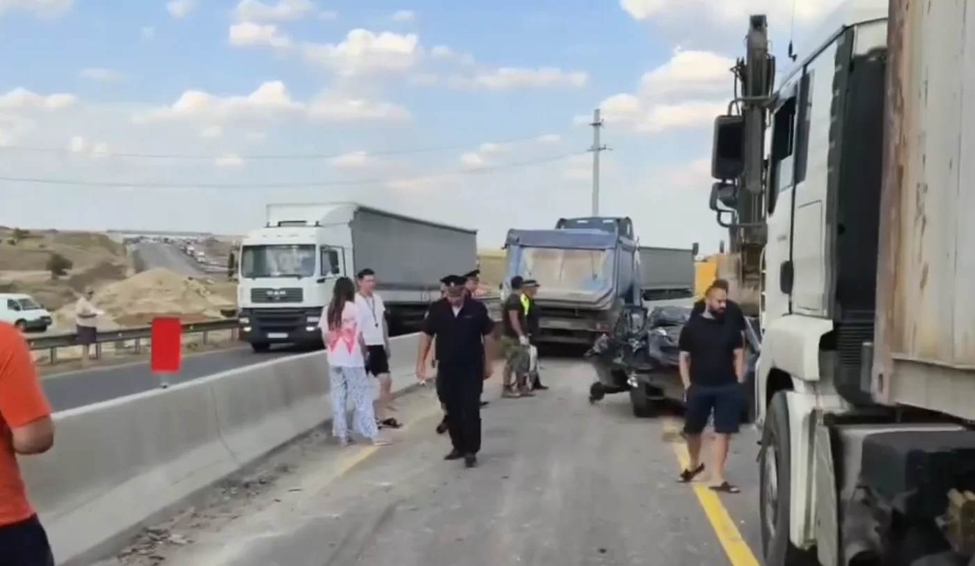 Цепная авария на М-4 под Ростовом собрала 14 машин и привела к травмам