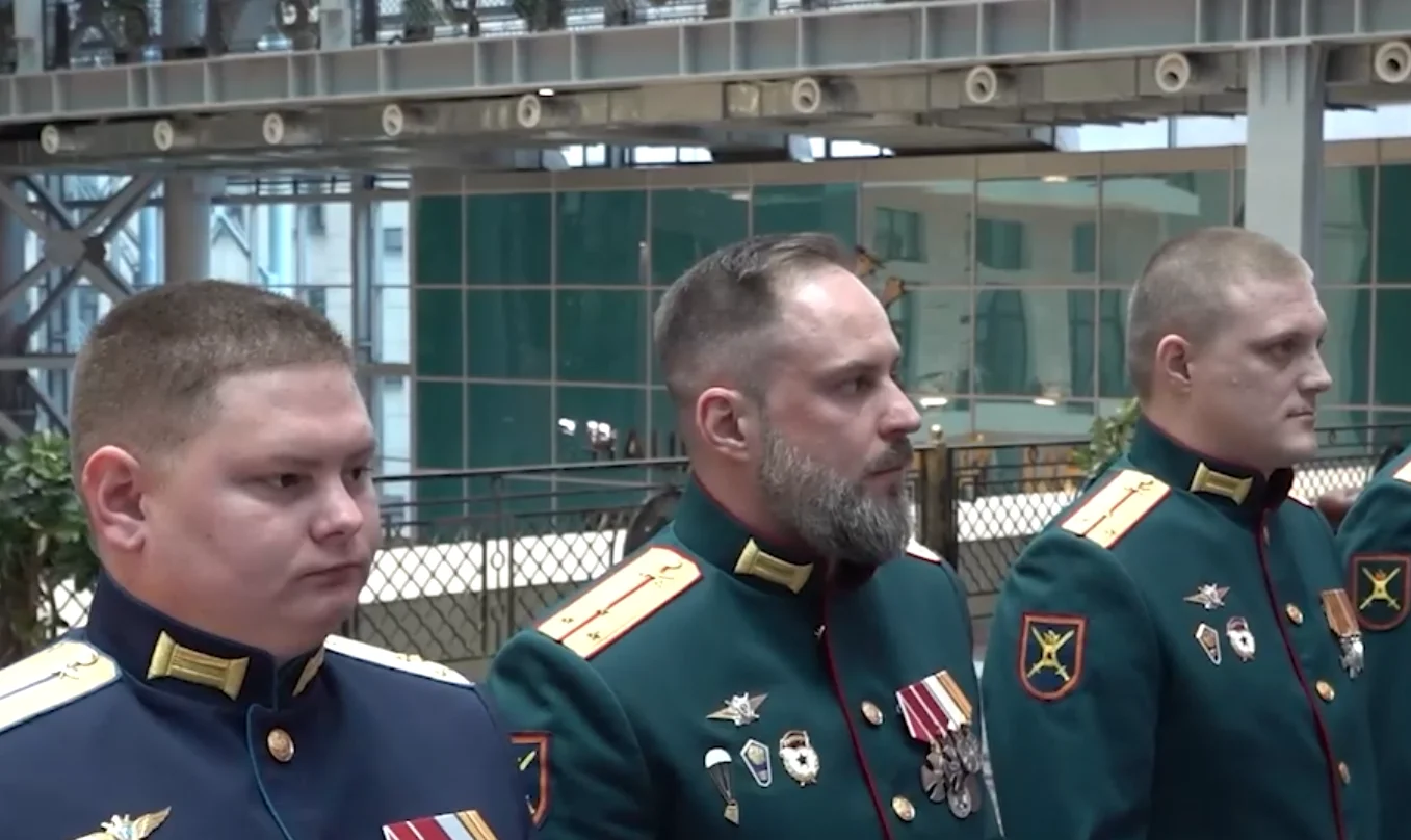 Министр Белоусов вручил «Золотую Звезду» лейтенанту Тыртышному из Ростовской области